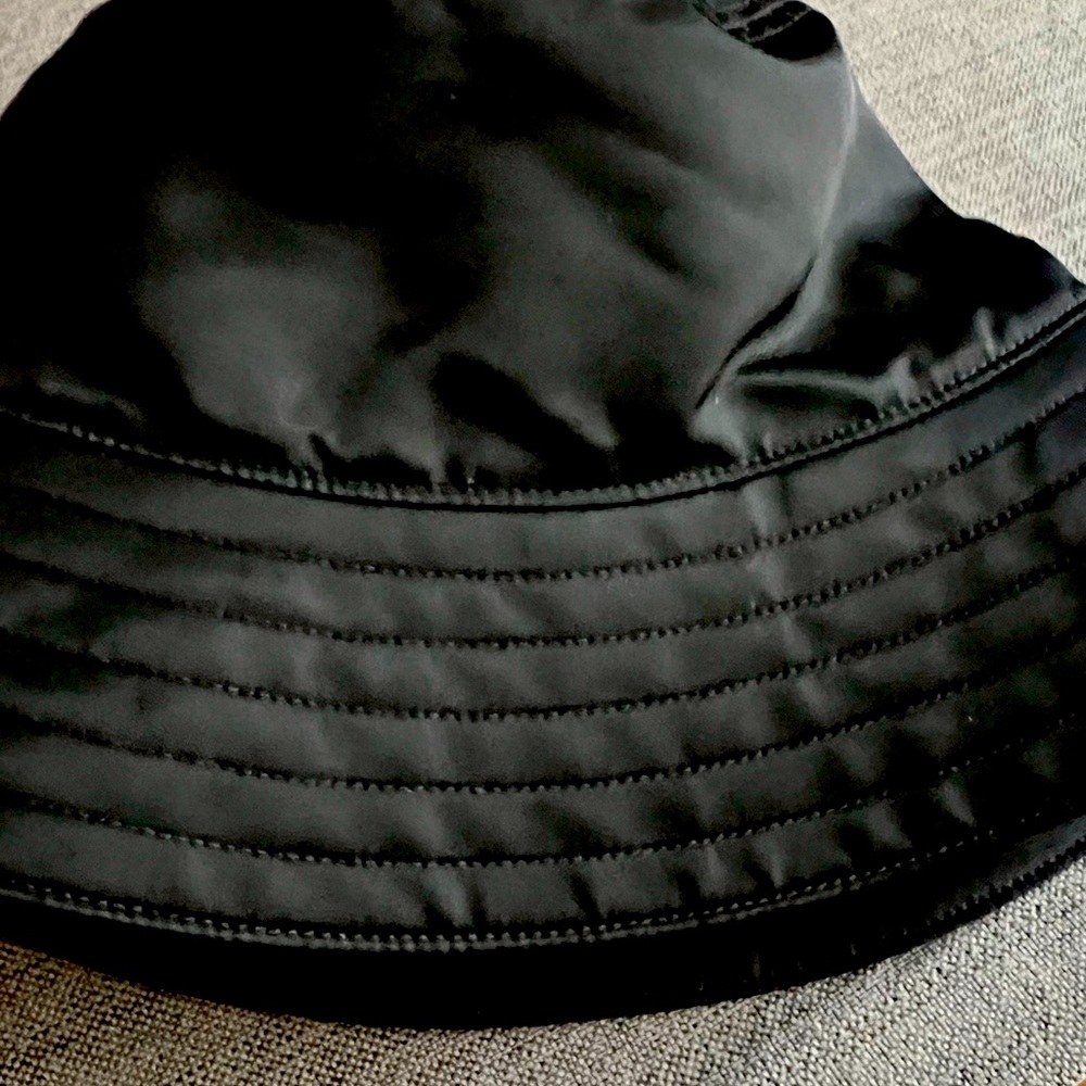 Lululemon black bucket hat size M / L